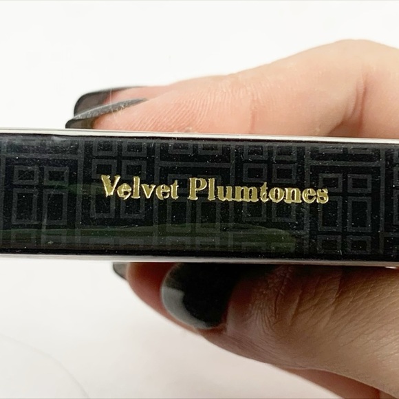 Elizabeth Arden Velvet Plumtones Eyeshadow + Revolution Matte Lip Gloss - Picture 5 of 7